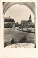 1943 Kenderes, Horthy kastély déli szárnya, Római katolikus templom. Bódy Ferenc kiadása (EM)