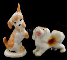 Aquincumi porcelán kutya, kézzel festett, jelzett, kis kopásnyomokkal, m: 6,5 cm + Porcelán kutya, kézzel festett, jelzett, apró kopásnyomokkal, 4x4,5 cm