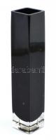 Fekete üvegváza, tetején apró karcolásokkal, m: 25 cm