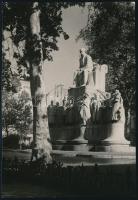 cca 1932 Kinszki Imre (1901-1945) budapesti fotóművész hagyatékából, pecséttel jelzett vintage fotó (Szobor), 16,4x11,3 cm