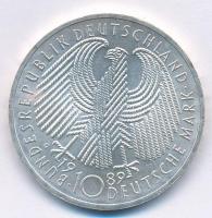 NSZK 1989G 10M Ag "40 éves az NSZK" T:1- FRG 1989G 10 Mark Ag "40 Year - German Feder...