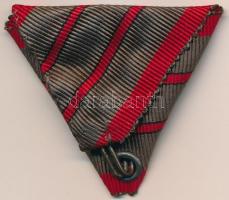 1918. "Sebesültek Érme" eredeti mellszalagja (két vörös sávval) jó állapotban
Hungary 191...