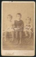 cca 1890 Három gyermek, keményhátú fotó Sréter temesvári műterméből, 10,5×6,5 cm