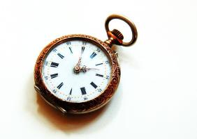 Századfordulós dekoratív ezüst női zsebóra, 10 köves, üveg hiányzik