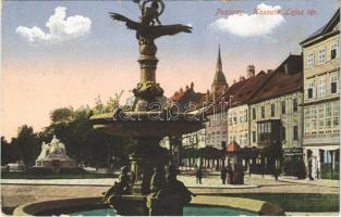 1915 Pozsony, Pressburg, Bratislava; Kossuth Lajos tér, Központi sörcsarnok, Gyürei üzlete, szökőkút / square, beer hall, shops, fountain (szakadás / tear)