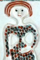 Anna Margit (1913-1991): Álló hölgy. Mázas kerámia falikép, jelzett (AM), Iparművész Vállalat címkéj...