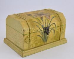 Festett fa doboz, apró kopásokkal, 15x25x17 cm