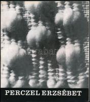 Vegyes dedikált katalógus tétel, 3 db: 

1970 Bán István textilművész kiállítási katalógusa. Bp., ...