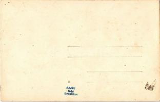 Orosháza, Hősök szobra, emlékmű megkoszorúzva. Hajdu photo