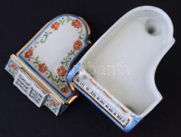 Oscar Schlegelmilch zongora alakú bonbonier, kézzel festett, jelzett, kis kopásnyomokkal, 9,5×7×7,5 ...