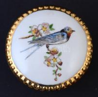 Kis madaras porcelán bonbonier, kézzel festett, jelzett, kis kopásnyomokkal, d: 8 cm
