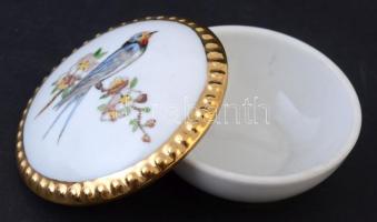 Kis madaras porcelán bonbonier, kézzel festett, jelzett, kis kopásnyomokkal, d: 8 cm