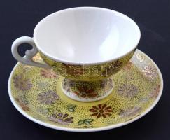 Oscar Schlegelmilch porcelán csésze csészealjjal, kézzel festett, jelzett, kis kopásnyomokkal, d: 11 cm, m: 4,5 cm