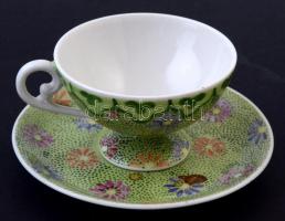 Oscar Schlegelmilch porcelán csésze csészealjjal, kézzel festett, jelzett, kis kopásnyomokkal, d: 11 cm, m: 4,5 cm