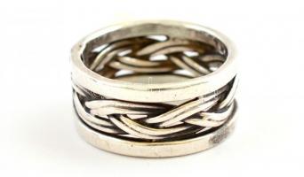 Ezüst (Ag) fonott gyűrű, jelzett, méret: 53, nettó: 5,9 g