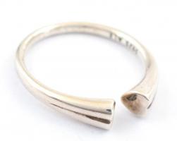 Ezüst (Ag) gyűrű, szívecskés, Pandora jelzéssel, méret: 53, bruttó: 2,4 g