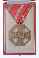 1946. "Magyar Köztársasági Érdemérem bronz fokozata" Br kitüntetés modern mellszalagon, ad...