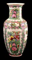 Kínai porcelán váza, kézzel festett, jelzett, kis kopásnyomokkal, m: 31 cm