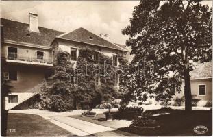 Törökbálint, Ferenc József kereskedelmi kórház szanatóriuma, belső udvar. Csiky Foto 112 (EK)