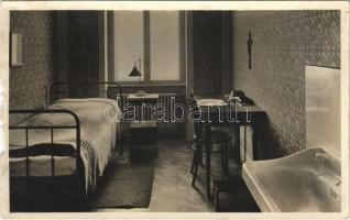 1935 Budapest II. Manréza férfi lelkigyakorlatos ház, szoba belső. Labanc utca 57. (b)