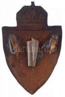 ~1930. "MORS" ciszterci zománcozott fém iskolajelvény, hátlapján forrasztásnyommal (54x35m...