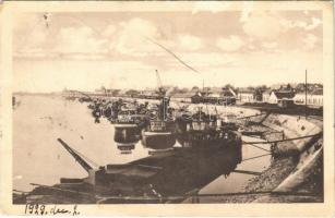 1929 Komárom, Komárno; rakpart, uszályok / quay, barges (felületi sérülés / surface damage)