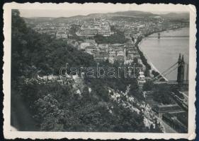 cca 1935 Budapest, kilátás a Budai Várra és az Erzsébet híd budai hídfőjére, fotó sarkain törésnyom, 6×9 cm