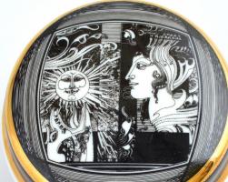 Hollóházi Szász Endre által tervezett porcelán cukordoboz. Matricás, jelzett, apró kopásokkal, m: 9 ...