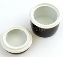 Hollóházi Szász Endre által tervezett porcelán cukordoboz. Matricás, jelzett, apró kopásokkal, m: 9 ...