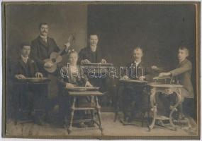 cca 1910 Zenekar négy citerással, egy gitárossal, 15,5×22,5 cm