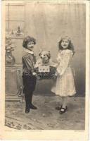 1907 Good morning grannie, children with dog (fa)