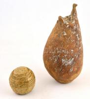 Gorka Lívia (1925-2011): Tyúk és a tojás. Csurgatott mázas kerámia, jelzett, hibátlan m: 32 cm