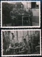 cca 1940 Mulató német katonák, 2 db fotó, 6x9 cm