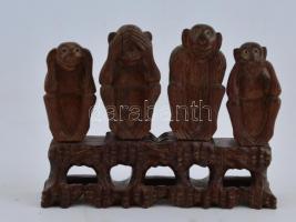 Négy majom, faragott fa figura, repedéssel, 19×16 cm