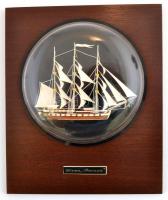 Vitorlás makett, fali dísz, fa alapon, 27×22 cm