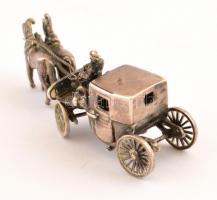Ezüst(Ag) antik XIX. sz. szekér lovakkal, mozgatható, jelzett, 8x3 cm, nettó: 37,33 g
