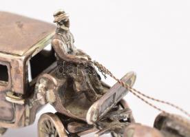 Ezüst(Ag) antik XIX. sz. szekér lovakkal, mozgatható, jelzett, 8x3 cm, nettó: 37,33 g