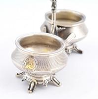 Ezüst(Ag) fűszertartó üveg betéttel, Ferry jelzéssel az alján, 11,5x13 cm, bruttó: 132 g