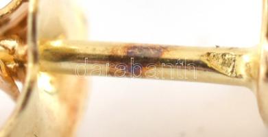 Arany (Au) 14K fülbevalópár, kővel, jelzett, 0,7×0,9 cm, bruttó: 1,1 g