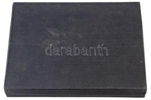 Éremtartó kazetta, kivehető tálcával, összesen 12+8 férőhellyel. Használt, de jó állapotban