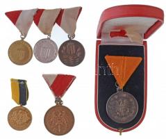 Ausztria 6xklf kitüntetéstétel, mindegyik mellszalagon. ~1950. Ezüst Köztársasági érem ezüstözött, peremén jelzett Br kitüntetés, eredeti tokban, szalagsávval + ~1990. Katonai szolgálati érdemérem Br kitüntetés + Fellépés az árvíz ellen Br kitüntetés + DN Tűzoltóság Szolgálati Érdemérem 2xklf kitüntetés (az árvíz és a két tűzoltó összevarrva) + DN Tűzoltóság Szolgálati Érdemérem Br kitüntetés T:2,2- Austria 6xdiff medal lot, all of them with ribbon. ~1950. Silver Republic Medal silvered, Br medal, hallmarked on edge, in original case, with thin ribbon + ~1990. Military Service Medal Br medal + Action against floods Br medal + DN Fireworks Service Medal 2xdiff medal (The flood and the two Fireworks sewn together) + DN Fireworks Service Medal Br medal C:XF,VF