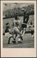 1954 Magyar-brazil 4:2-es mérkőzés egy pillanata, fotó, 14×9 cm