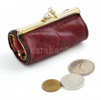 Kis bőr pénztárca 3 román érmével
