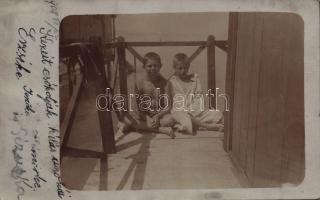 1908 Siófok, strand, fürdőruhás gyerekek a fürdőkabinnál. photo