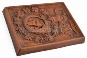 Családi címer. Mázas kerámia, jelzés nélkül. 23x31 cm