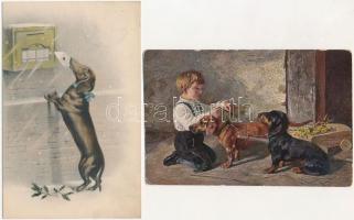 4 db RÉGI motívum képeslap: kutya (tacskó) / 4 pre-1945 motive postcards: dog (Dachshund)