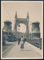 cca 1935 Budapest, A 19-es villamos az Erzsébet hídon, fotó, jó állapotban, 8×6 cm