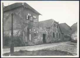 1933 Budapest, Tabán, Hadnagy utca 22., id. Gullay József sütödéje, hátoldalon feliratozott fotó, jó állapotban, 8×11 cm