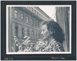 1941 Palásti Irén színművésznő, fotó albumlapon, 8x11 cm