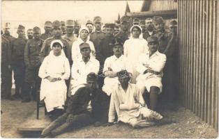 Tábori kórház, orvosok, ápolók és sebesült katonák csoportképe / WWI Austro-Hungarian K.u.K. military field hospital, group of injured soldiers, doctors, medics and nurses. photo